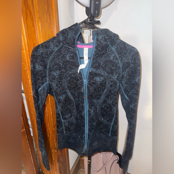 Lululemon Scuba Hoodie - Picture 1 of 4
